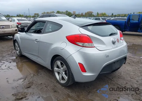 2013 Hyundai Veloster Base W/Black z USA, uszkodzony, nr VIN KMHTC6AD8DU096527